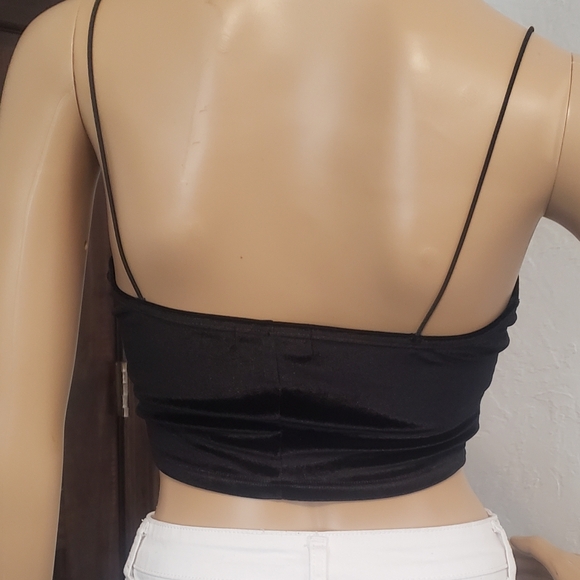 Black velvet backless crop top - Picture 2 of 2